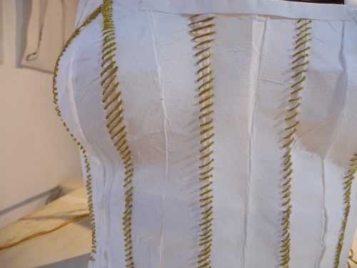 robe-blanc-et-or-detail 6